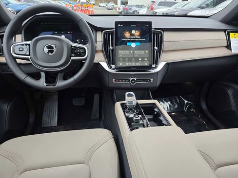 New 2026 Volvo XC90 B6 Plus w/ Protection Package Premier image 18