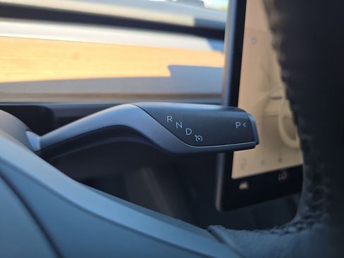 Used 2022 Tesla Model Y Long Range AWD/4WD image 21