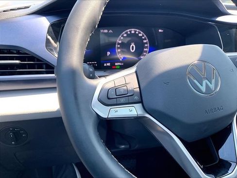 Used 2023 Volkswagen Taos SE w/ Panoramic Sunroof Package AWD/4WD image 13