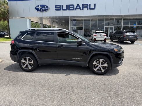 Used 2019 Jeep Cherokee Limited AWD/4WD image 2