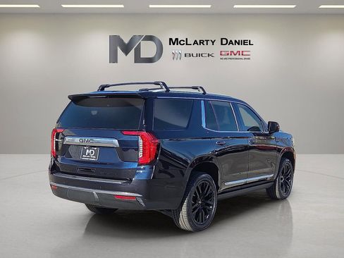 Used 2023 GMC Yukon Denali w/ Denali Reserve Package image 5