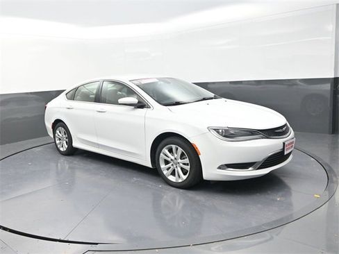 Used 2016 Chrysler 200 Limited image 9