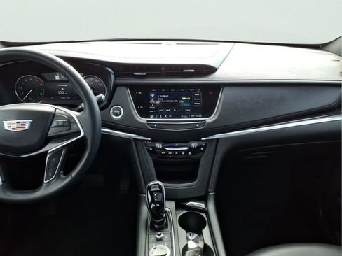 Used 2025 Cadillac XT5 Premium Luxury image 13