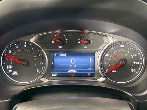 Used 2024 GMC Terrain SLE image 17