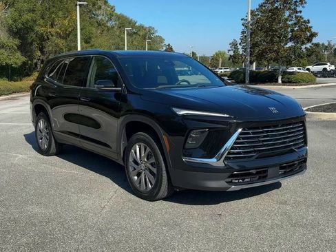 Used 2025 Buick Enclave Preferred image 2