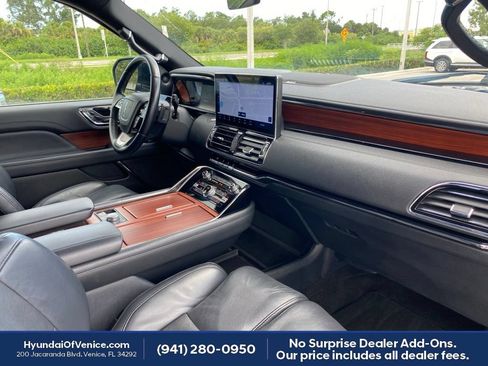 Used 2022 Lincoln Navigator L Reserve AWD/4WD image 18