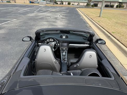 Used 2015 Porsche 911 Carrera S image 39