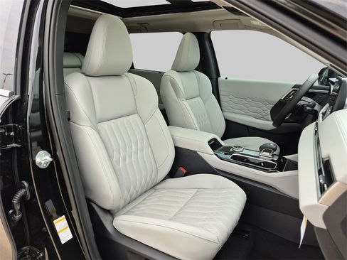 New 2025 Mitsubishi Outlander SEL image 25