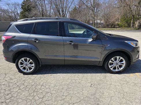 Used 2017 Ford Escape SE w/ Equipment Group 201A image 4