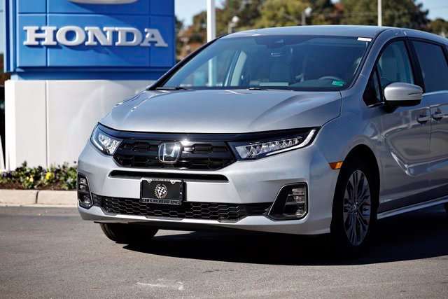 New 2027 Honda Odyssey Touring image 2