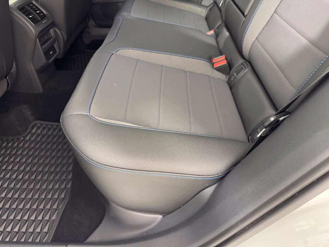 Used 2024 Volkswagen Tiguan SE R-Line FWD image 31