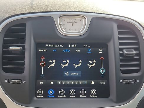 Used 2023 Chrysler 300 Touring L image 21