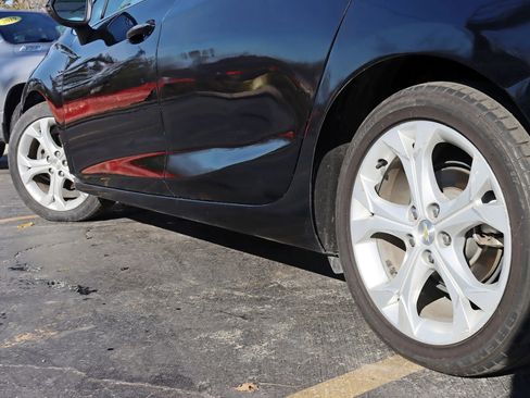 Used 2016 Chevrolet Cruze Premier image 13