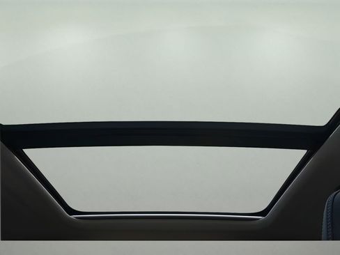 Certified 2025 Volvo XC40 B5 Ultra w/ Protection Package Premier image 13