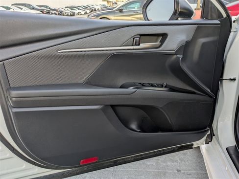 Used 2025 Toyota Camry SE image 11
