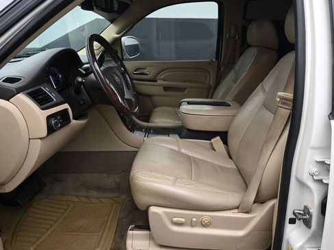 Used 2013 Cadillac Escalade Luxury image 23