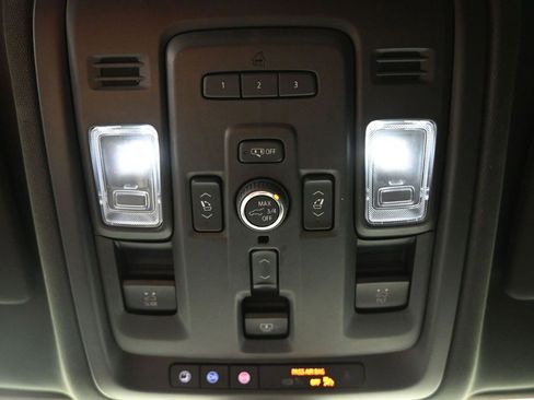Used 2022 Chevrolet Tahoe Premier AWD/4WD image 22