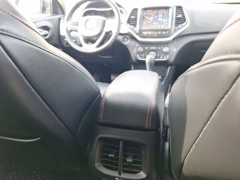 Used 2017 Jeep Cherokee Trailhawk AWD/4WD image 35