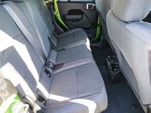 Used 2025 Jeep Gladiator Sport image 15