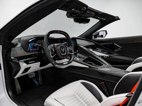 Used 2023 Chevrolet Corvette Z06 w/ Z07 Performance Package RWD image 2