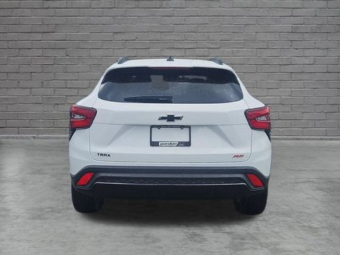 Used 2024 Chevrolet Trax RS w/ Sunroof Package FWD image 4