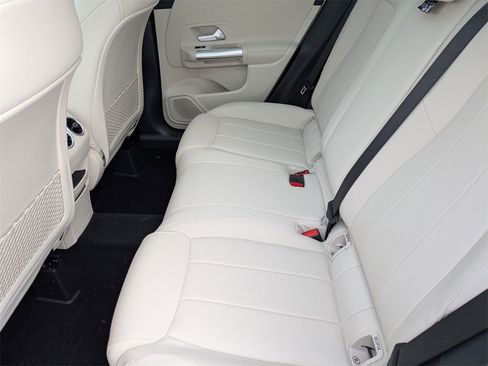 Used 2023 Mercedes-Benz GLA 250 4MATIC image 12