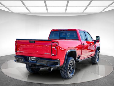 Used 2024 Chevrolet Silverado 2500 ZR2 w/ Technology Package AWD/4WD image 4
