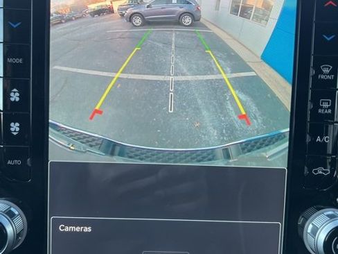 Used 2025 RAM 1500 Laramie image 34