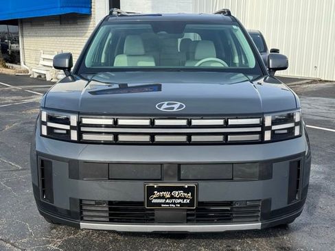 Used 2025 Hyundai Santa Fe SEL image 2