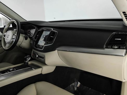 Used 2017 Volvo XC90 T6 Momentum w/ Vision Package image 12