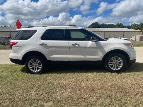 Used 2014 Ford Explorer XLT FWD image 5