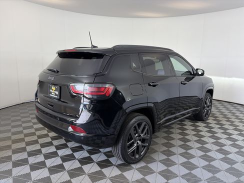 Used 2024 Jeep Compass Limited w/ High Altitude Package AWD/4WD image 10