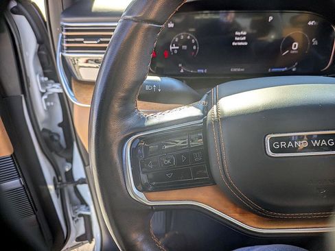 Used 2022 Jeep Grand Wagoneer Series III image 16