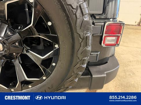 Used 2015 Jeep Wrangler Unlimited Sahara AWD/4WD image 12