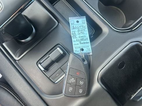 Used 2024 GMC Sierra 1500 AT4 w/ Technology Package AWD/4WD image 28