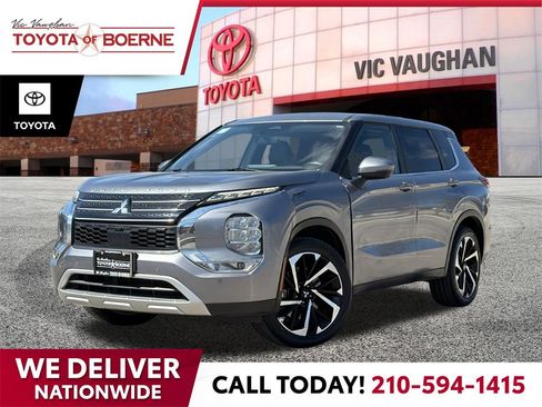 Used 2022 Mitsubishi Outlander SE image 1