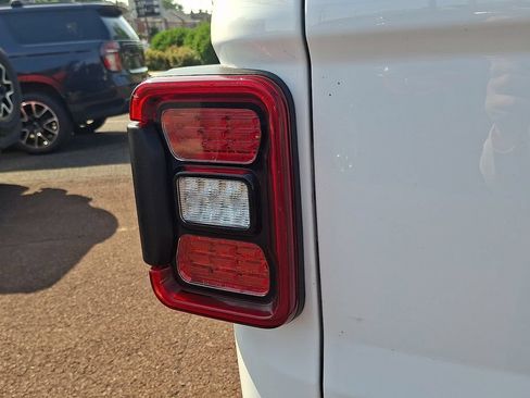 Used 2020 Jeep Gladiator Rubicon w/ LED Lighting Group AWD/4WD image 27