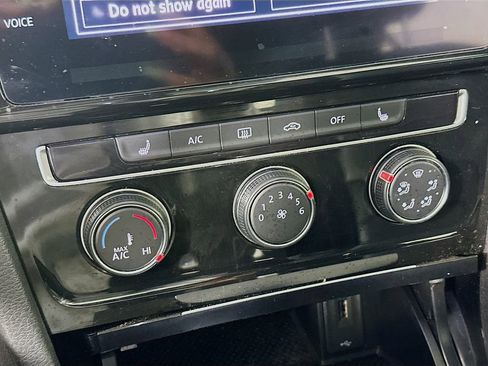 Used 2019 Volkswagen GTI SE image 14