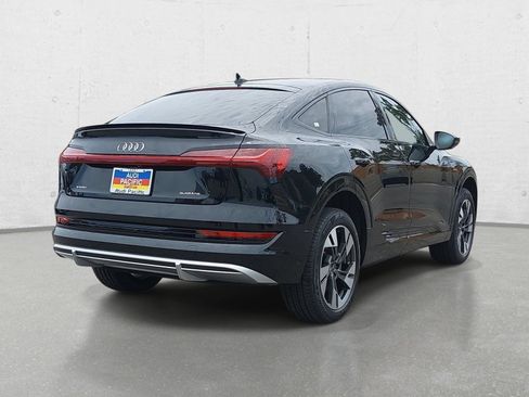 Certified 2022 Audi e-tron Prestige w/ Prestige Package AWD/4WD image 5