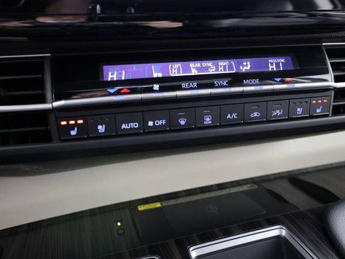 Used 2021 Toyota Sienna Platinum image 32