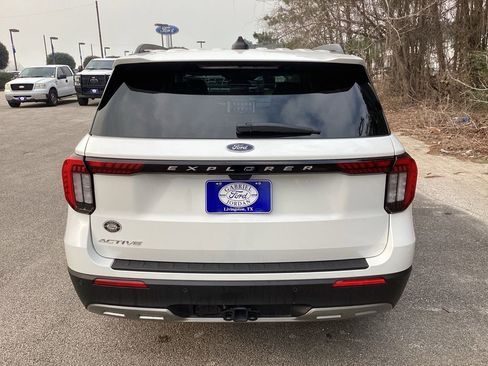 Used 2025 Ford Explorer Active w/ Active Comfort Package image 8