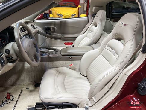 Used 2003 Chevrolet Corvette 50th Anniversary Edition w/ Preferred Equipment Group RWD image 11