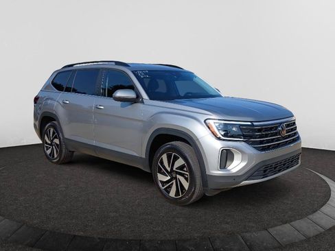Certified 2025 Volkswagen Atlas SE FWD image 1