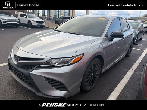 Used 2019 Toyota Camry SE image 1