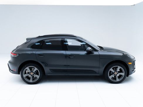 Certified 2025 Porsche Macan AWD/4WD image 8