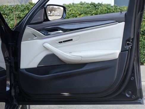 Used 2019 BMW M550i xDrive xDrive image 39