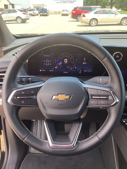 Used 2025 Chevrolet Traverse LT AWD/4WD image 13