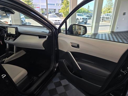 Used 2024 Toyota Corolla Cross L FWD image 39