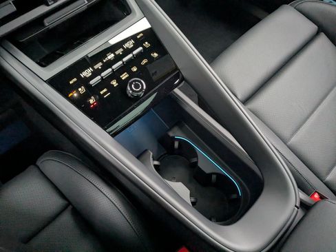 New 2025 Porsche Macan 4 Electric AWD/4WD image 21