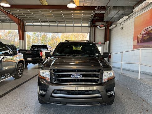 Used 2017 Ford Expedition Limited w/ Limited Appearance Package image 2